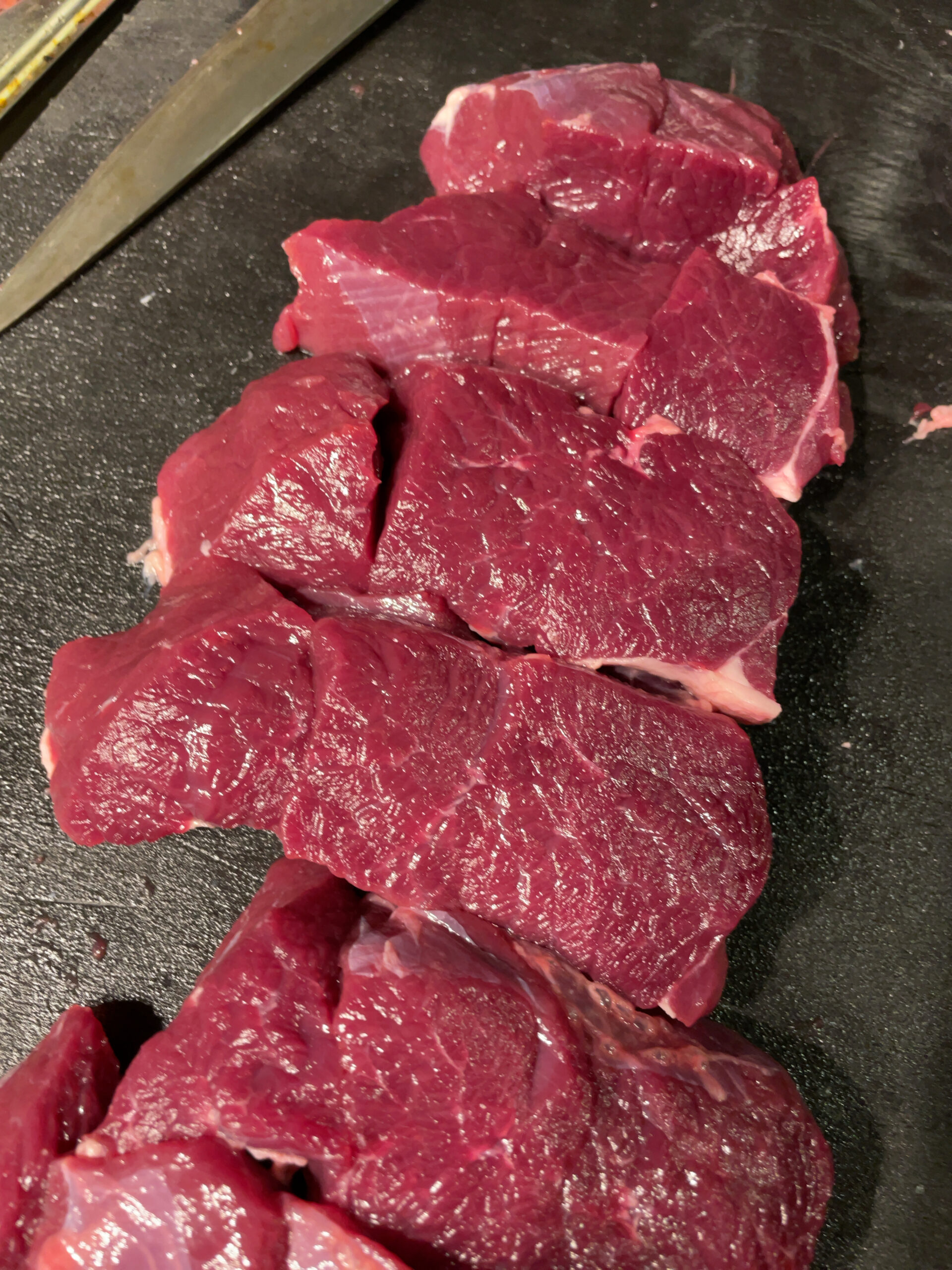 短角牛ランプ肉のスライス｜旨味の強い赤身肉部位で知られる人気の希少部位 Sliced rump of Tankaku Wagyu – lean, flavorful Japanese red meat cut.